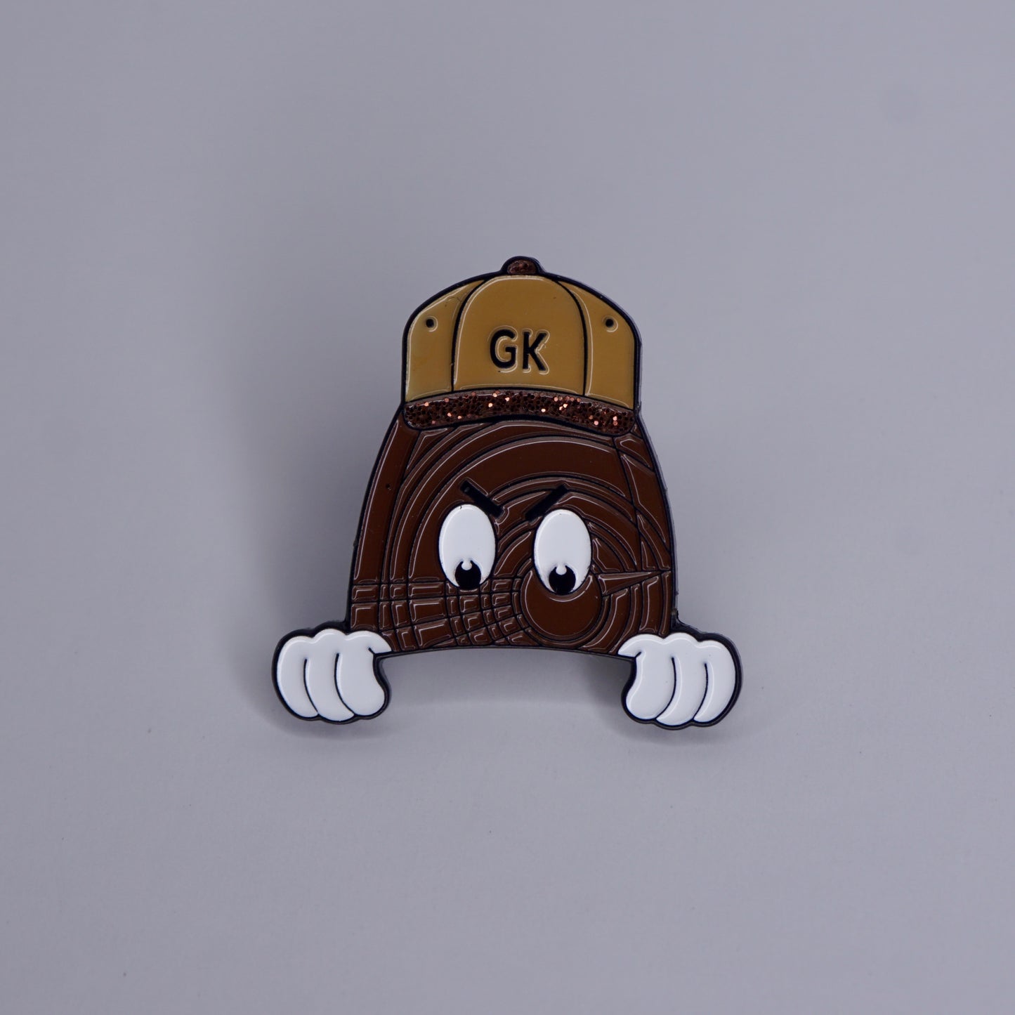 GK Peeker Pin "Mocha"