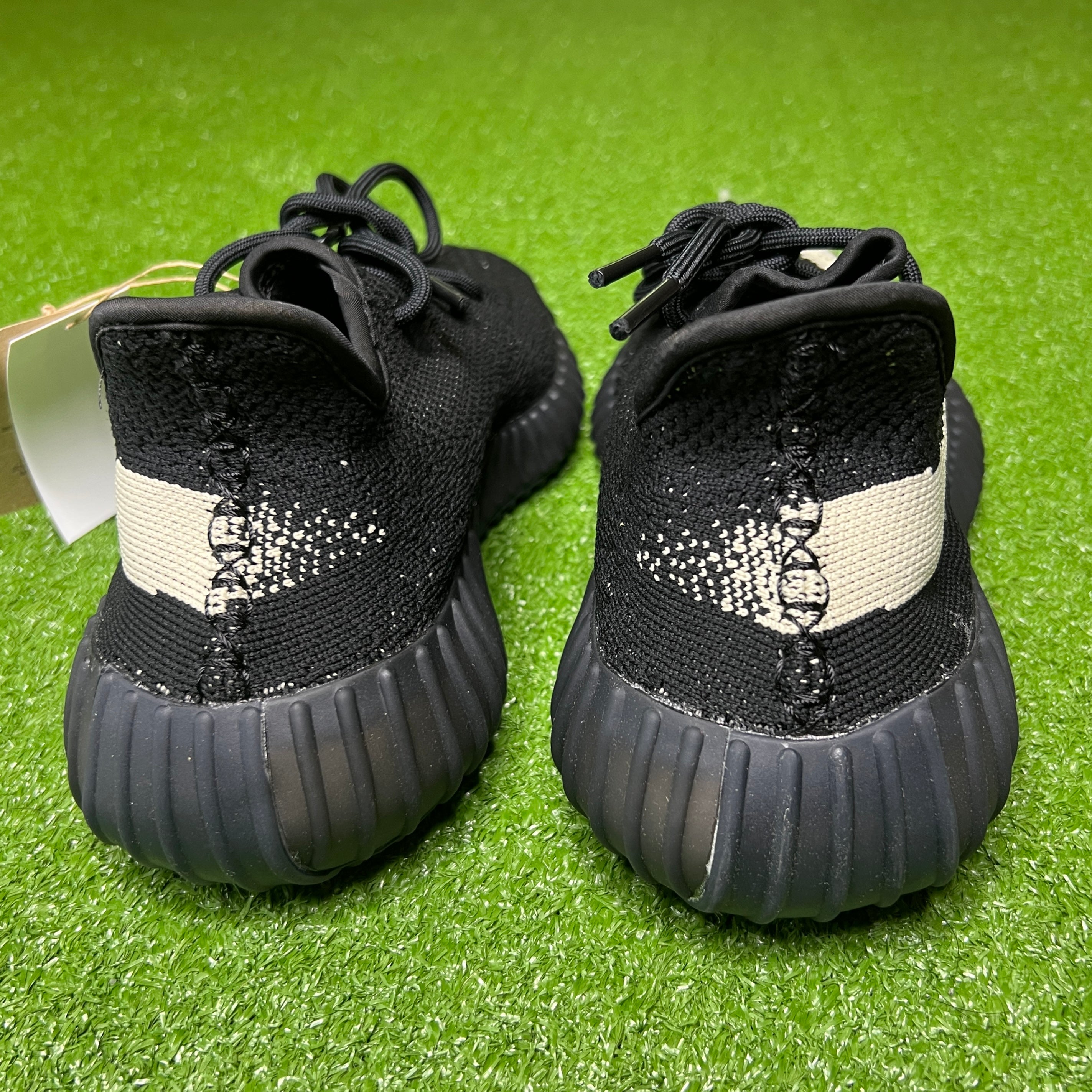 Adidas yeezy 350 boost v2 outlet oreo